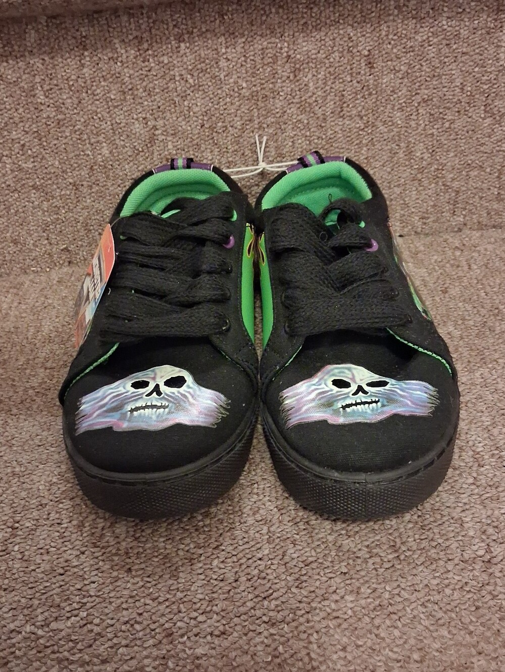 Kids Black Skate-Style Sneakers with Green Lining and Skull Graphic
